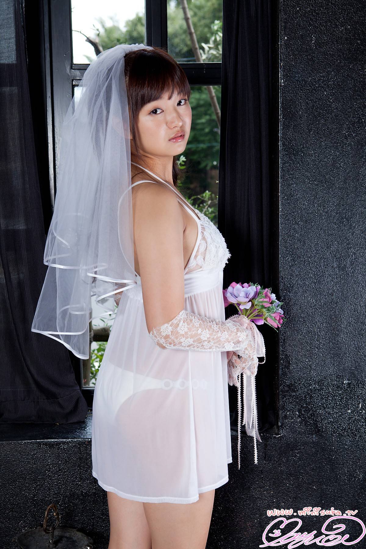 [Minisuka.tv] 山中真由美 Mayumi Yamanaka 沙发上的婚纱